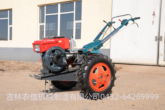 NX101型四驅(qū)手扶拖(tuō)拉機