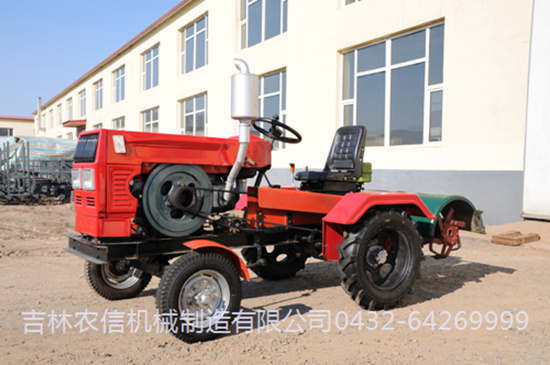 NX32型四(si)輪拖拉(la)機