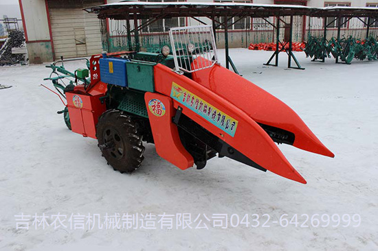 4YZ-1玉(yù)米聯合(he)收獲機(ji)