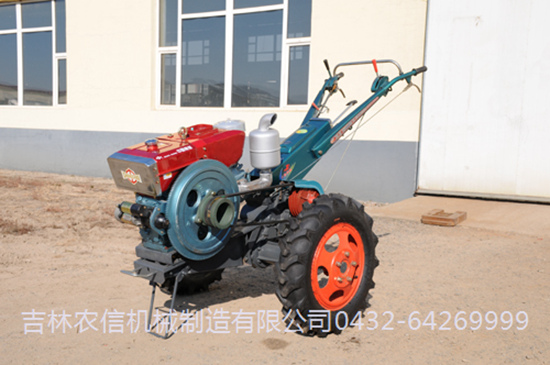 NX181型(xing)四驅手(shǒu)扶拖拉(la)機