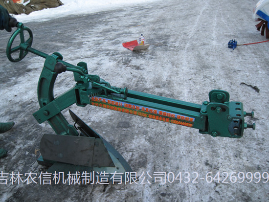 1LSW-135型(xíng)水旱田(tián)兩用犁(li)